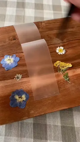 Pressed Flower Bookmark Business 🌸 📖 This young entrepreneur turned a simple hobby into one of the most aesthetic business ideas online — handmade bookmarks made with real pressed flowers. Working from home, she created a viral side hustle that now attracts hundreds of customers every month.  Here’s her process👇  She arranges delicate flowers between laminated sheets, turning them into elegant, one-of-a-kind bookmarks. Then she shares short videos of her work — a brilliant marketing strategy that showcases her creativity and builds trust with buyers.  Her idea spread fast across social media, inspiring others to launch similar small businesses and online businesses worldwide. With minimal cost and beautiful branding, she’s proven you can make money and even build passive income from something as simple as art and nature.  #sharkpreneur  #businessideas #sidehustle #entrepreneur #SmallBusiness 