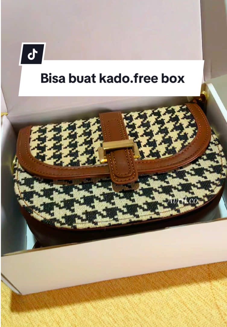 Tas nya cakep banget sdh FREE BOX #promoguncang1111 #taswanitaterbaru2025 #OOTD #idekadocewek #tascantikmurah 