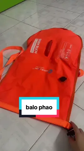 balo phao 35l. chịu tải 160kg dưới nước 2 van khí, đựng đồ k ướt bên trong. rata tiện lợi . sp chuyên dụng cho ngừoi bơi… và rất cần mua mua lũ này #baohankute2k #aophao #balophao 