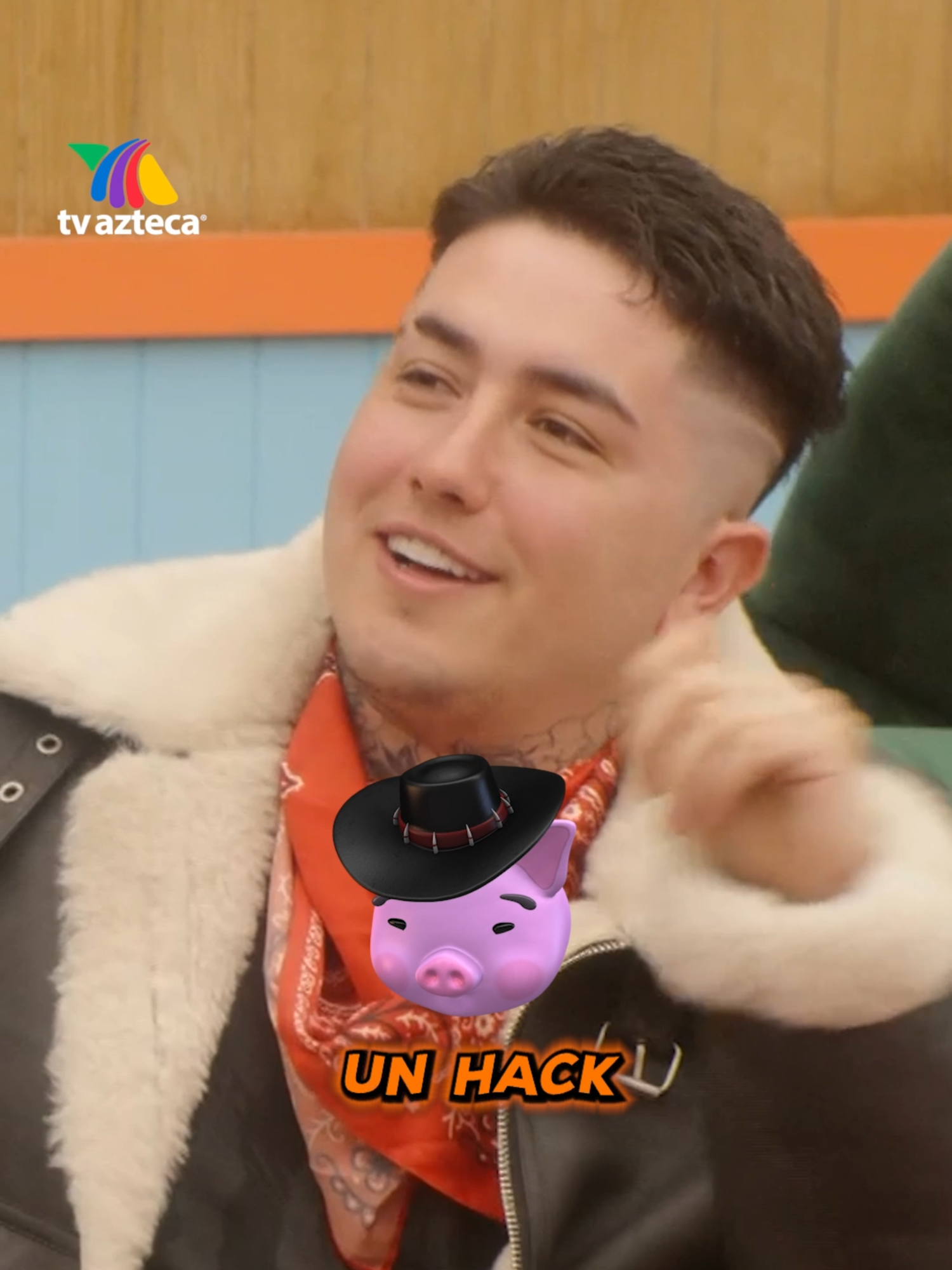 'Como peón eres muy desobediente'. 🙈 #Omahi fue bien listo y consiguió agua caliente. 👀👨🏻‍🌾 Lunes a viernes 9:00 p.m. por #AztecaUNO. Domingo La Gala 8:00 p.m. por Azteca UNO. 🌾 #LaGranjaVIP ⁣transmisión 24/7 en #DisneyPlus experiencia completa. #reality