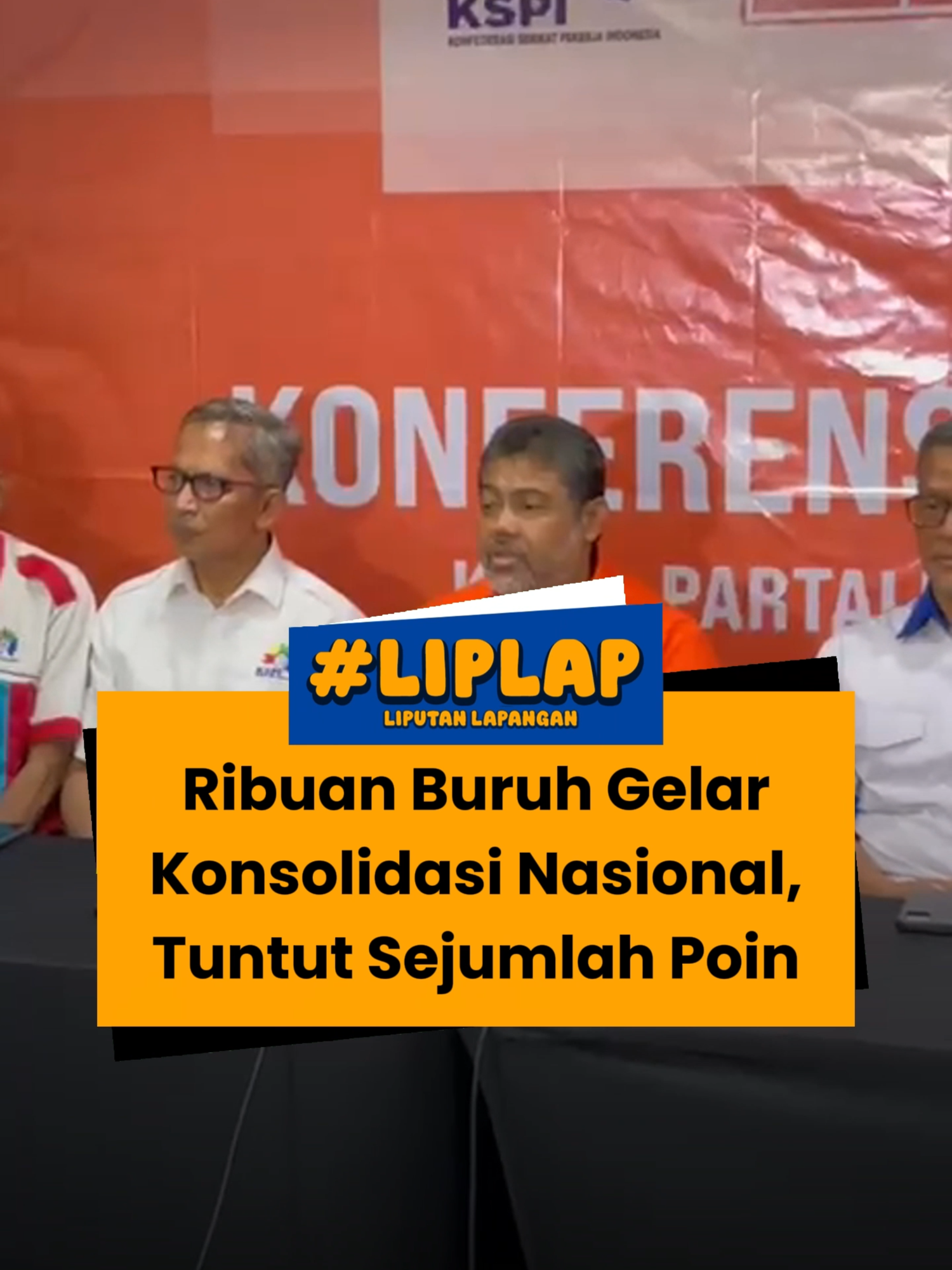 Hal itu diungkapkan Iqbal saat menggelar konferensi pers, Kamis (30/10/2025). Iqbal juga menegaskan, apabila tuntutan ini tidak didengar pemangku kebijakan, maka buruh akan mempersiapkan mogok nasional. Mogok ini akan melibatkan 5 juta buruh di 38 provinsi, 300 kabupaten/kota dan lebih dari lima ribu perusahaan yang akan menghentikan produksi secara serentak. 🎥: Dok. Akurat.co/Ayu Rachmaningtyas. #liplap #buruh #mogokkerja #pekerja #akuratco