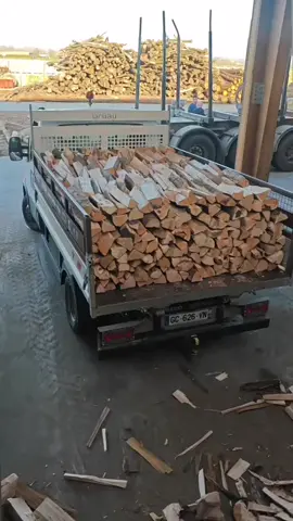 Le Bois de Chauffage qu'il vous faut cet hiver ! Ne laissez pas le froid vous surprendre Profitez de notre bois de chauffage 100% sec - chêne dur, idéal pour cheminée, poêle ou insert. Qualité Premium - Bois bien sec et prêt à brûler  Prix : 70€ le stère seulement ! a. Livraison rapide partout en Europe la • Zones disponibles : Il France - Paris, Lyon, Marseille, Bordeaux, Toulouse, Lille, Strasbourg, Nice 1 Belgique - Bruxelles, Liège, Namur, Anvers, Charleroi • Allemagne - Berlin, Munich, Francfort, Hambourg, Cologne, Stuttgart + Suisse - Genève, Lausanne, Zurich, Bâle • Pays-Bas - Amsterdam, Rotterdam, Utrecht, Eindhoven Il Italie - Rome, Milan, Turin, Naples, Florence - Espagne - Madrid, Barcelone, Valence, Séville J Portugal - Lisbonne, Porto, Braga - Autriche - Vienne, Salzbourg, Graz Pologne - Varsovie, Cracovie, Wroclaw Danemark - Copenhague Et Suède - Stockholm, Malmö, Göteborg = Luxembourg - Luxembourg-ville y Chaleur garantie, qualité assurée et livraison rapide ! Commandez maintenant pour un hiver confortable et sans stress intéressé me laisse un texto privé