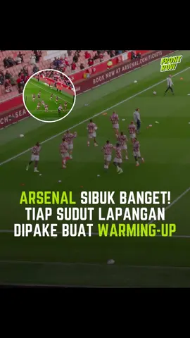 Tim media Arsenal berhasil membuat beberapa momen latihan di satu lapangan jadi satu frame yang nyaman untuk dinikmati ✨📸 Arsenal definisi tiap sudut lapangan dipake buat pemanasan nih🔥 - [📸: X/Arsenal]  #FrontRow 