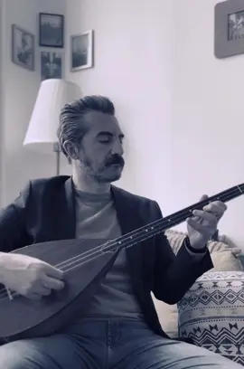 Galvanize “Covered by SJP” is available on Spotify, YouTube, Apple Music and all other platforms. ENJOY! • • • #sazjazzparis #galvanize #rap #hiphop 