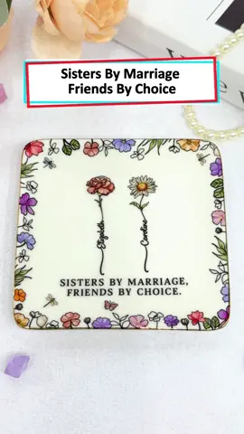 This ring dish holds her favorite jewelry and my love for her ✨ #wanderprints #personalized #gifts #giftsforher #giftforsister