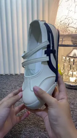 Bestseller #joanne #bestseller #sepatuwanita #slipon #sneakers 