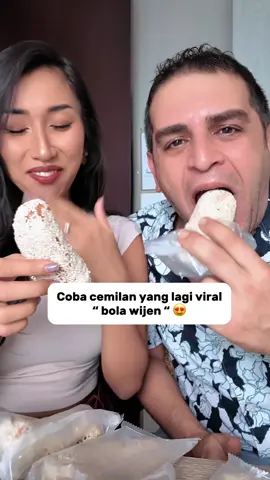 Bola wijen ya paklong buka bola biji 🤣🤣 ternyata enak nya poll 🤤🤤 #maklongpaklong #komedi #ngakak 