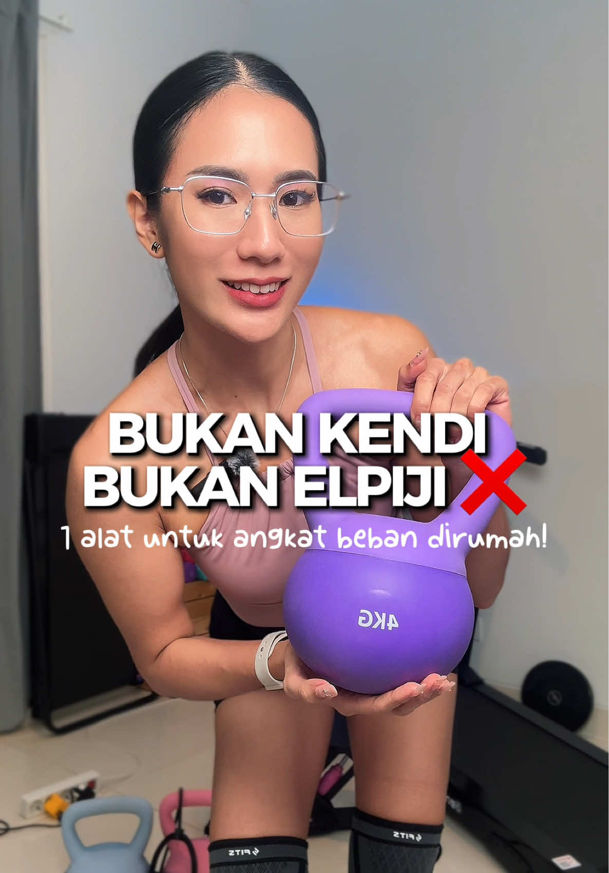 1 alat untuk seluruh badan! harus punya dirumah🙌🏼 #kettlebell #olahragadirumah #olahragakettlebell #alatolahragadirumah #angkatbebanuntukpemula 