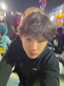 လူကသာပွဲထဲမှာ စိတ်ကမပျော်နေဘူး 🫩🤌🏿#ဦးပေ #flowers #fypシ゚ #ချစ်စရာကောင်းတာတစ်ခုပြမယ်🥺🎀 #ဆယ်လီမှအသဲပေးတာလား😔😑 