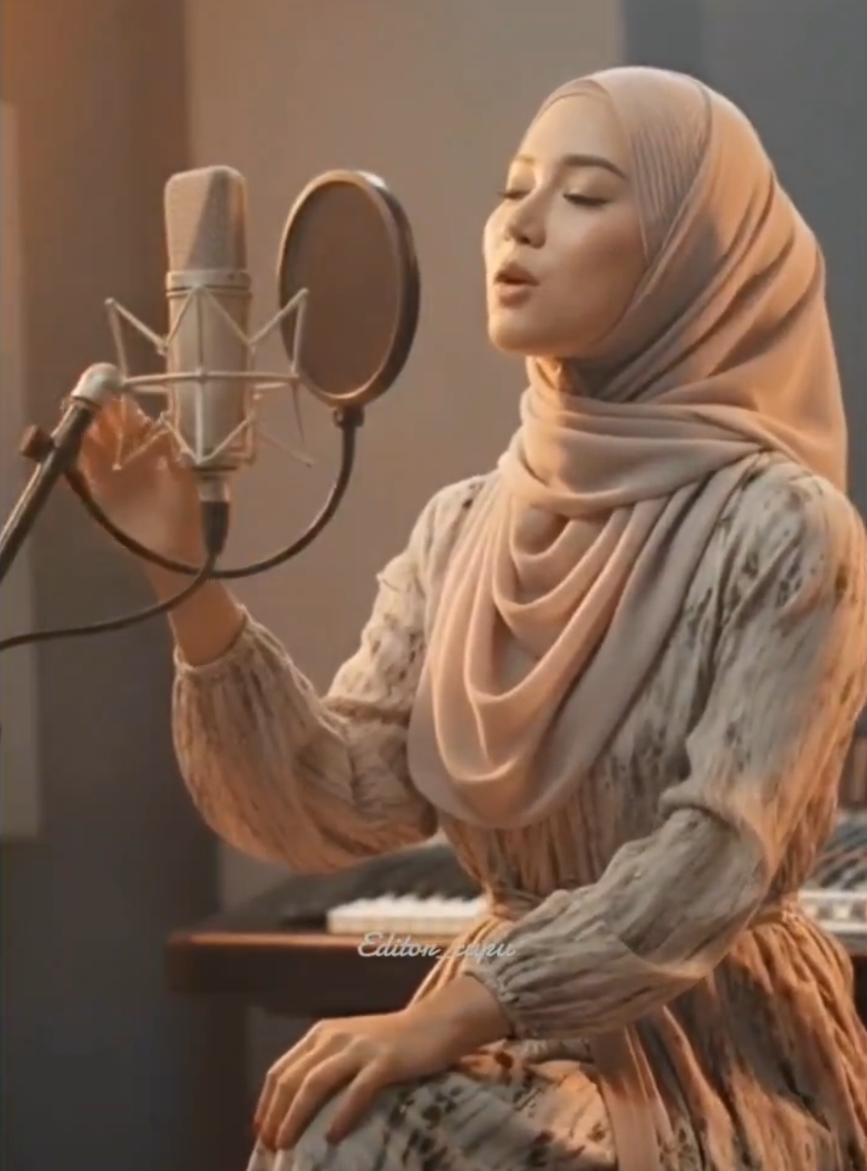 Pertama pake karakter perempuan lipsync ai #lipsing #laguindonesia #ai #akustik #musik 