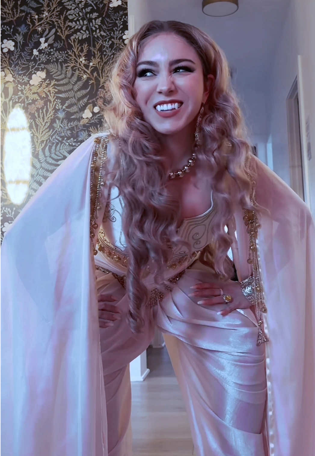 We had sooo much fun with this costume!! 🩸⚰️ Aleera: @Tori  Verona: @🎭 Evelyn 🎬 Marishka: me Costumes from @Molly Nguyen Design 🩷 #vanhelsing #halloween #draculasbrides #vampire 