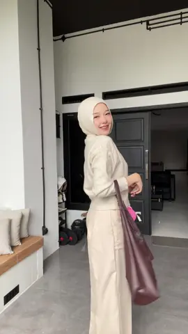 Lapor, BB naik 3kg ketua! 🫨#ootdhijab #atasanwanita #blouse 