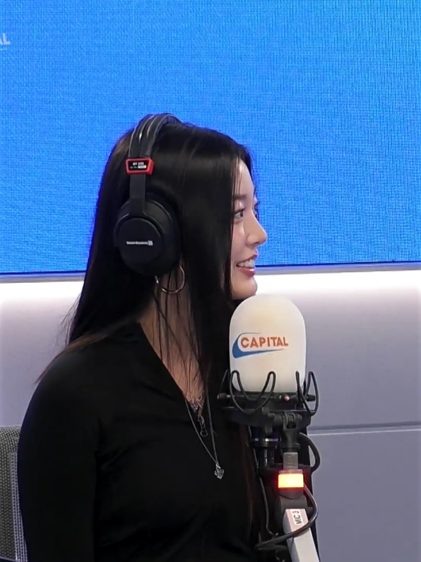 Often just starting to look at each other!!!!#yoonchae #megan #katseye #meichae #fyp 