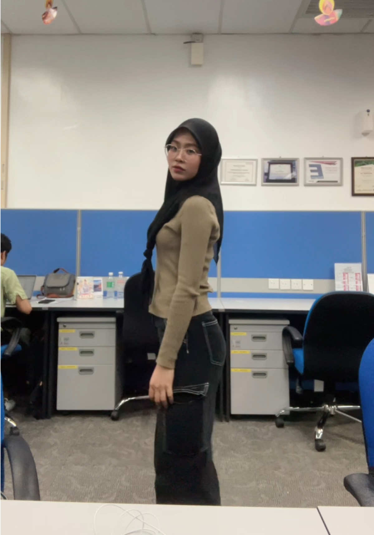 outfit malas bekerja