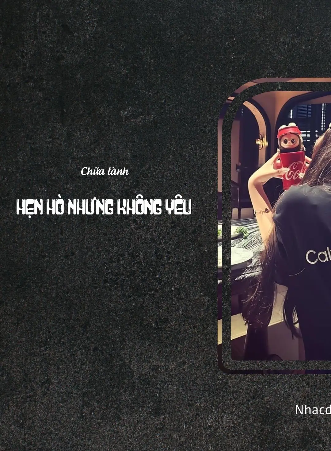 Em cố trăm lần chẳng Bằng ai đó một phần Những khi anh nói anh cần Ở đâu em cũng chạy đến bên anh Mưa gió không ngại, Chỉ ngại anh ở bên ai Rồi em phải cố né lại Từng cơn nhói đau trong lòng. Anh trói tim em, Bằng lời dối trá êm đềm Là do em quá yếu mềm, Để anh cứ thế giày vò em thêm Anh chỉ luyên thuyên về Chuyện hạnh phúc hai người Niềm đau kia cứ nhân mười, Vậy em phải khóc hay cười?