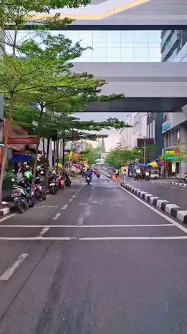 Bandung dan segala kenangannya. punya kenangan apa di sini? #jalananbandung  #bandung  #vibesbandung  #alunalunbandung 