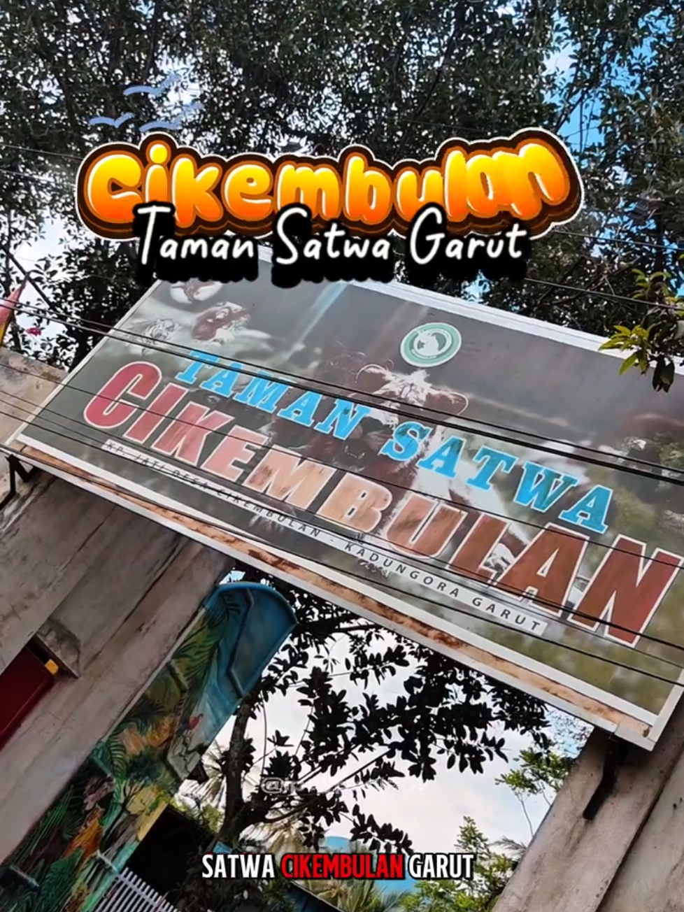 Anak happy liat satwa di @tamansatwa_cikembulan  🦁 Istri seneng foto-foto 📸 Bapaknya? Seneng karena bisa rebahan di RedDoorz Kadungora 😎😬 #RedDoorz #RedDoorzID #RedTravelers #GarutPride🔥