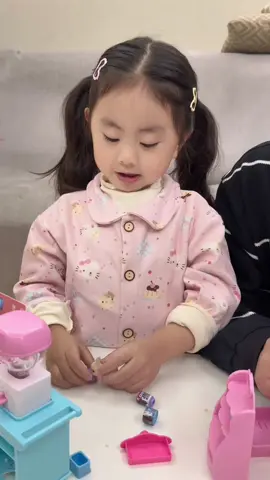 Một ngày làm bố của Liuliu: Sẽ vui hay… hỗn loạn #liuliudethuong #embetrungquoc 