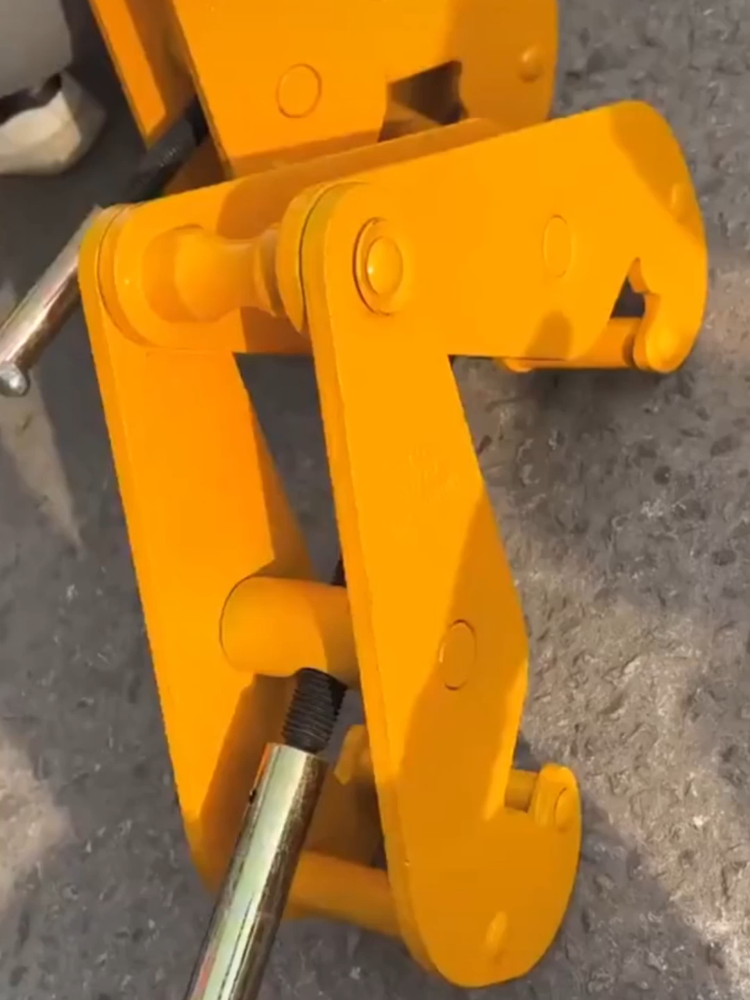 High-Quality Durable Adjustable Steel Girder Beam Clamp Safe Lifting #beamclamp #beamclamps