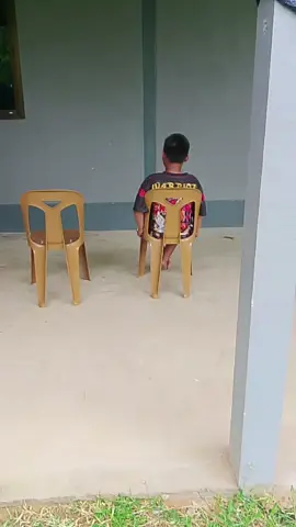 เหงาว่ะเจ้าที่เลยมานั่งด้วย