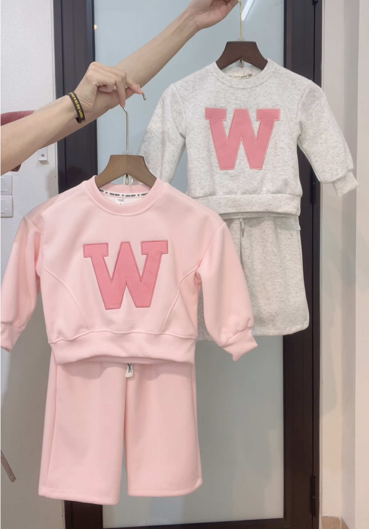 🌷Set bộ nỉ W dày dặn, ấm áp cho bé gái 🌷#thoitrangtreem #xuhuongtiktok #vayxinhchobe #quanaotreem #sethottrend #phoidoxinh #fyp #outfit #setbegai #setthudong #dochobe 