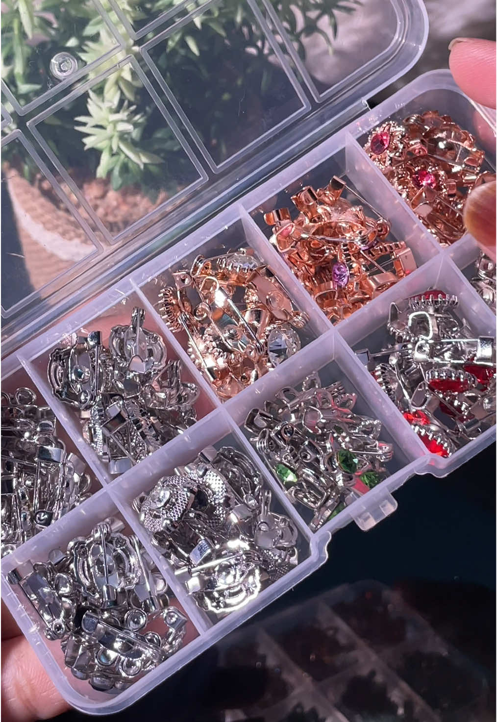 Yang mane selalu hilang kerongsang tuh , cuba beli yang macam nie . confirm tak hilang lagi tau , siap dapat sekali dengan box . senang nak simpan 😍 #kerongsang100pcs #kerongsangborongmurah #kerongsangviral #fypage 