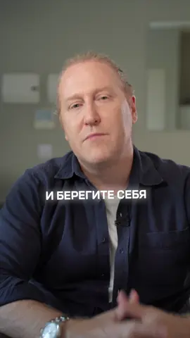 Базальная имплантация: быстро, дешево и опасно Многие пациенты ищут быстрое решение и выбирают базальную имплантацию — метод, при котором зуб удаляют и сразу ставят имплант с коронкой. На первый взгляд — удобно и быстро. Но именно этот подход часто приводит к нарушению анатомии челюсти, отторжению имплантов, некрозу тканей и другим серьезным осложнениям, Перед тем как выбрать метод имплантации, изучите вопрос и посоветуйтесь с врачом. Безопасное лечение — это то, что подтверждено опытом и десятилетиями практики. Я Михаил Агами — основатель и главный врач семейной стоматологии AMBC, 25 лет в стоматологии.