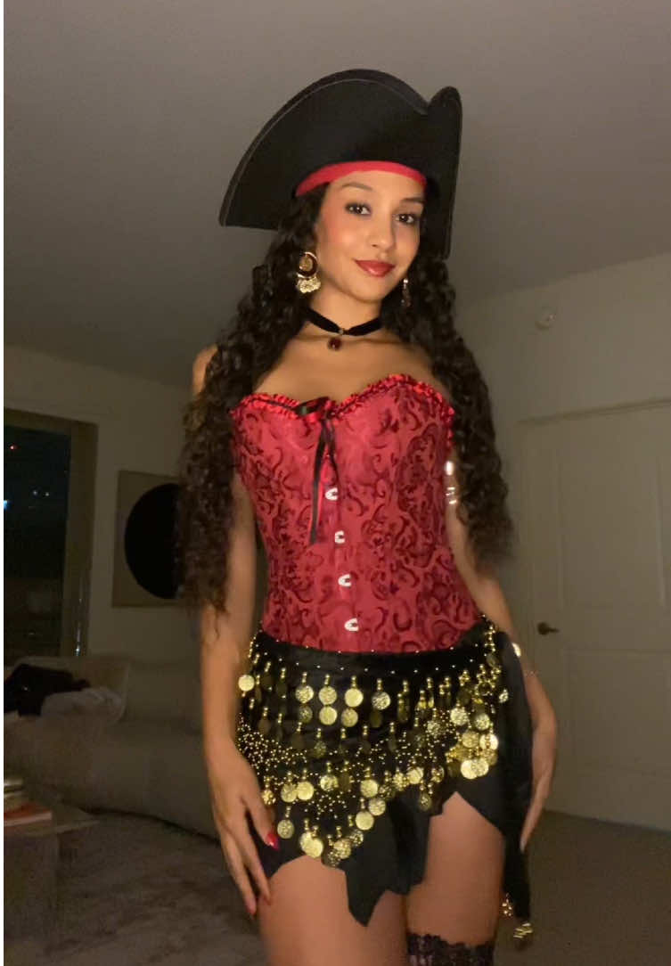 AHOY ⚓️🏴‍☠️♥️ #halloweencostume #halloween #halloweenlook #piratecostume 
