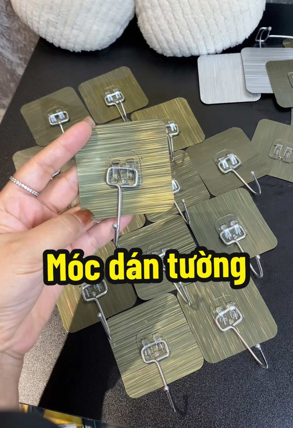 Móc dán tường chịu lực #mocdantuong #mocdantuongchiuluc #giadungtienich #giadung 