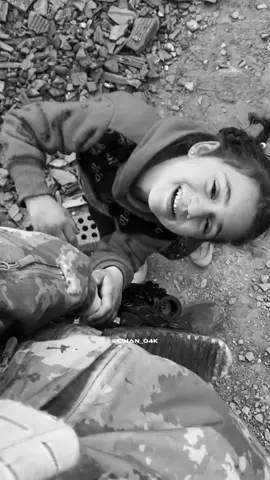 🌸 • Çocuk, bir bahar çiçeği gibidir; ne kadar sevgi verirsen, o kadar güzel açar🌸#çocuk #keşfet #beniönecikart #bahar #sevin 