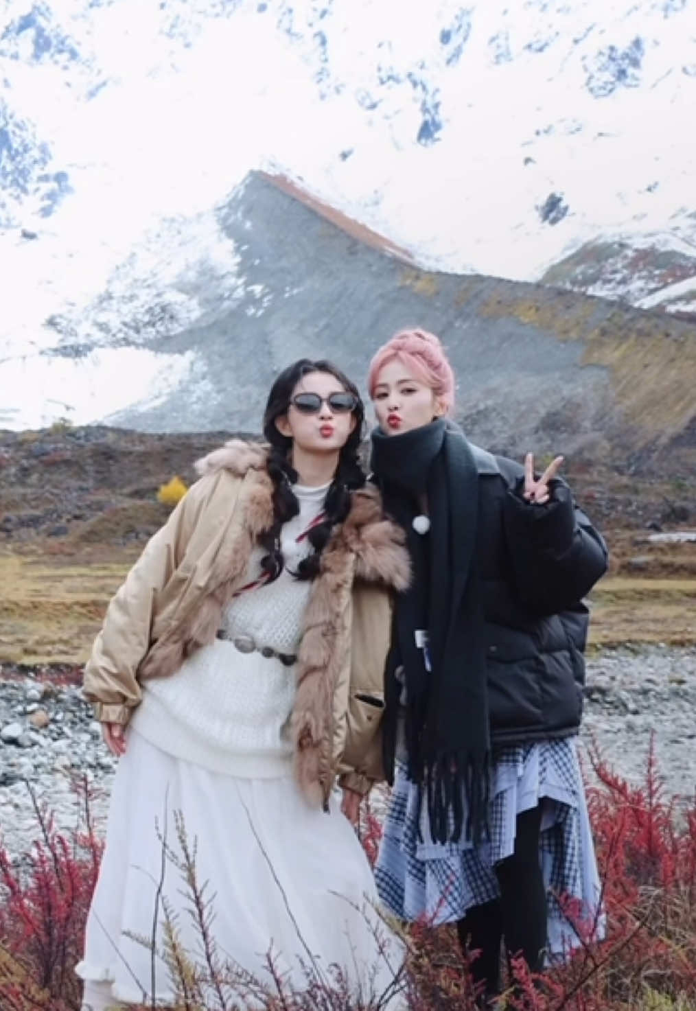 Check in cao nguyên Tây Tạng cùng Vương Sở Nhiên và Bạch Lộc. Hai chị em đáng yêu quá hẹ hẹ #vươngsởnhiên #bạchlộc #keeprunning #wangchuran #王楚然 