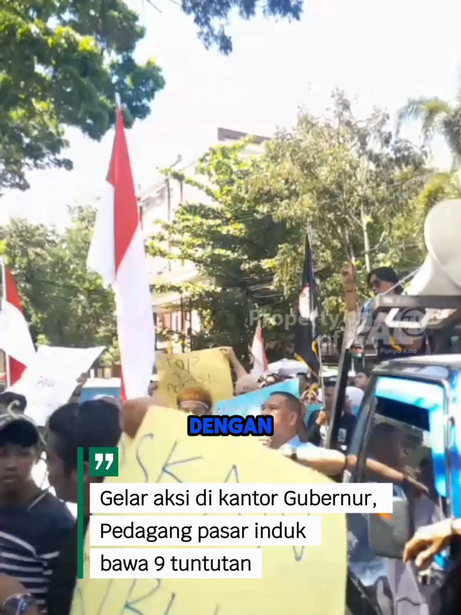 Pedagang pasar induk Jakabaring Palembang menggelar aksi di halaman kantor Gubernur Sumsel, masa menuntut pemerintah provinsi Sumatera Selatan untuk mengambil tindakan terhadap berbagi persoalan yang terjadi di pasar induk Jakabaring, diantaranya meminta segera melakukan revitalisasi terhadap bangunan pasar induk, membatalkan kenaikan tarif retribusi, hingga meminta pengembalian 2 lapak pedagang yg di segel.