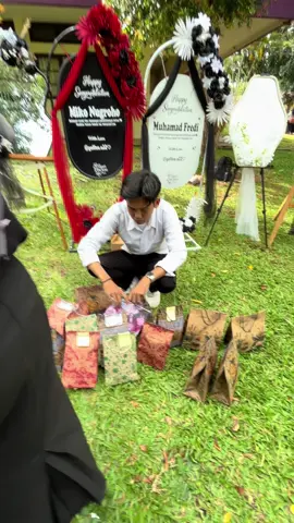 belom lagi kondangan sempro begini