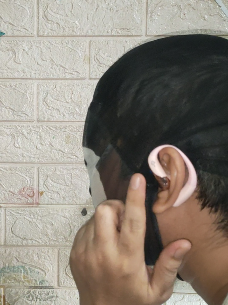 Yisen M186 OWS Earphones Bluetooth Wireless Earbuds Clear Sound Fashion Bag Design For Music Sport -  Brand: Yisen Model: M186 Charging interface: Type-C Operating mode: touch control Battery: High performance battery Wireless version: V5.4 Distance: About 10 meters Battery capacity: 400mAh Charging time: 1.5 hours Enjoy listening time: 8 hours Product size: 70*56*30mm Product weight: 60g Feature: - touch control, easy and without having to press - crystal and powerful sound - 400 mah large capacity battery - modern bag design - good fixation, it is ideal for sports or gym - bluetooth from the latest version v5.4, offers more stable and faster connection - without entering the ear and its ergonomic and lightweight design, it can be worn all day or for a long time without any discomfort Product including: 1 * a pair of ows earphones 1 * charging box 1 * charging cable 1 * user manual