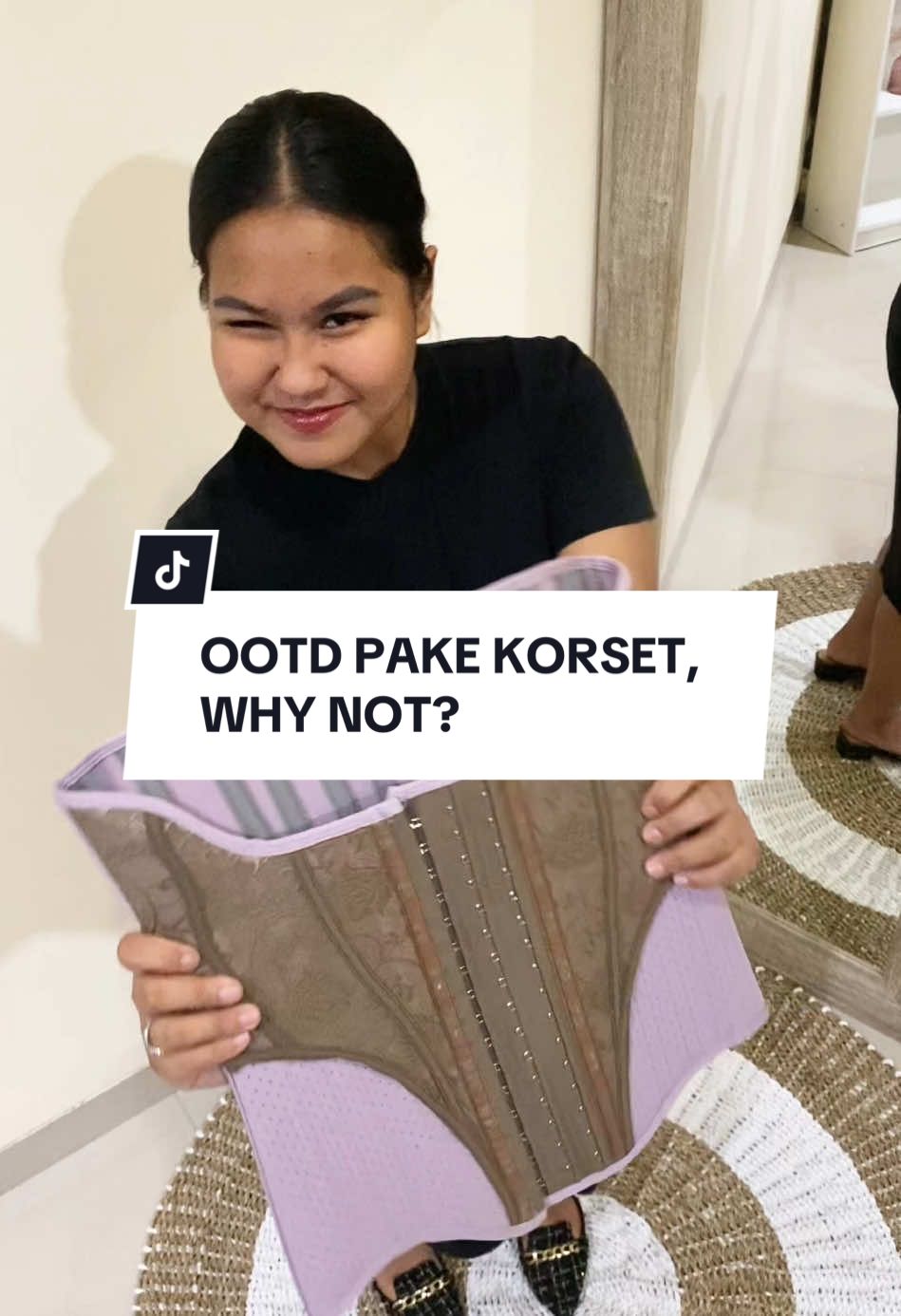 OOTD pake korset, why not? justru jadi lebih kerennnn!✨ #korset #korsetlatex #latexpremium #foryou 
