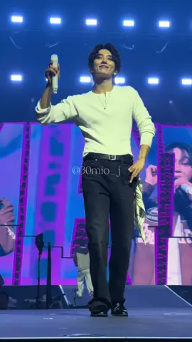 251027 SEVENTEEN 세븐틴 [NEW_] SUNRISE Encore 20 JOSHUA 20大好きだしアンコールの服装ほんとに神だった・・・⊹⁺⸜(ᐡ⸝ɞ̴̶̷ ·̮ ɞ̴̶̷⸝ᐡ)⸝⁺⊹ 数億年ぶりにヘアバンドも帽子もつけてない姿みれた( ; _ ; )💖 腕まくりして腰に手当ててるところかっこよすぎませんか、ね、みんなすきでしょっ ちなみにこの上の服ハオちゃんも着てたらしい🐸🤍 #조슈아 #ジョシュア #SVT_WORLDTOUR #NEW_SUNRISE #SVT_TOUR_NEW_ 