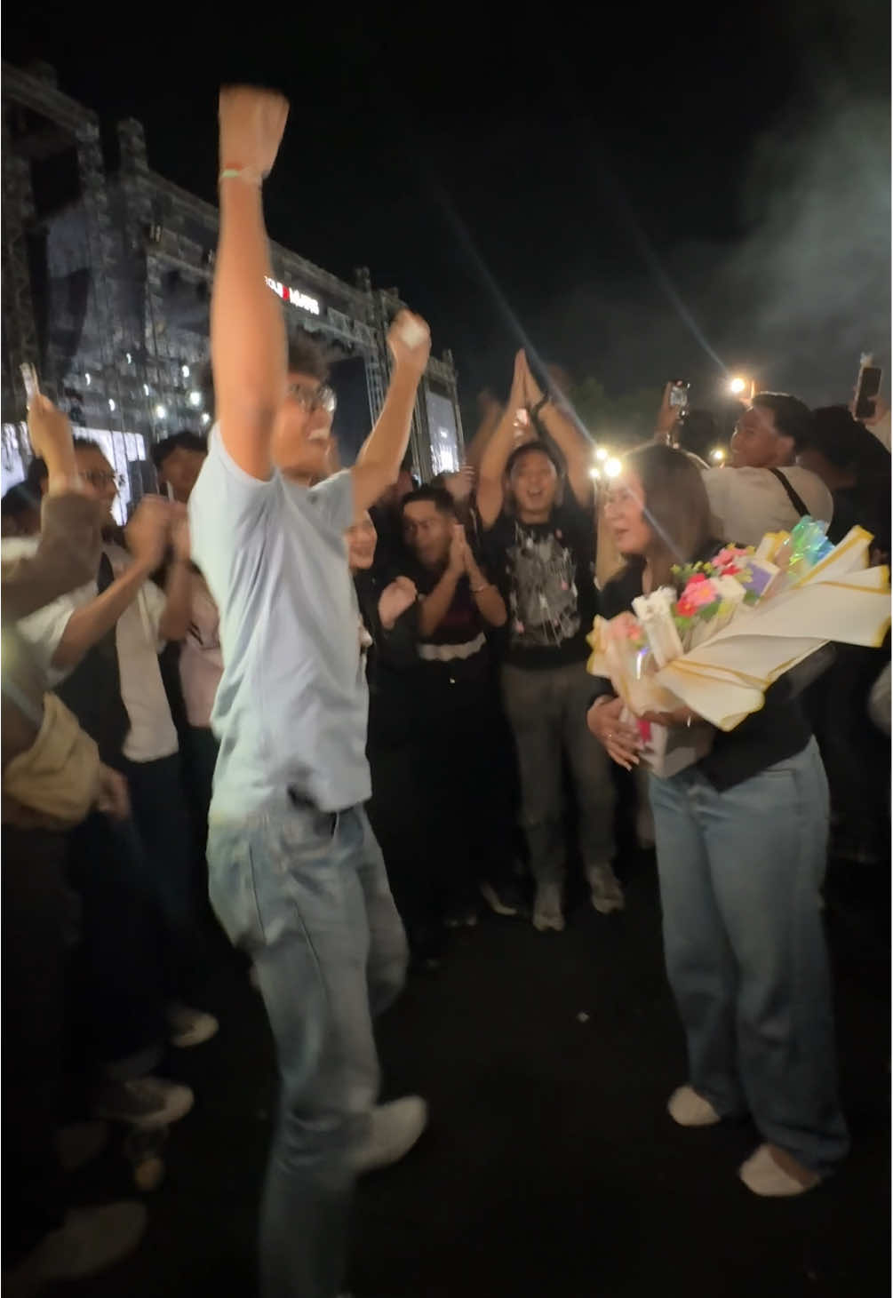 Plis aku cuma mau nonton #hindia 