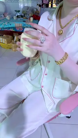 Mưa hoài thoa kem rồi đi ngủ😝##kemtron