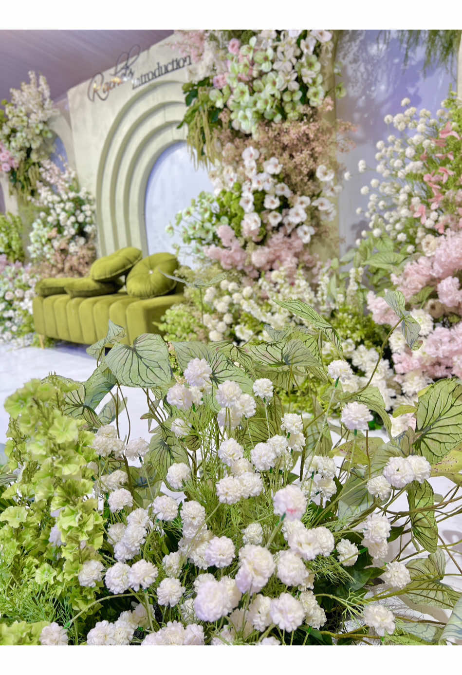 Because every moment deserves a magical floral touch🌸 #thedecorgarage #decoration #fyp#creatorsearchinsight#fyp @crissy Events 