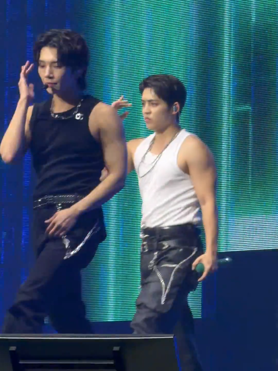 MAHAL BGT INI BERDUA 😭😭 #SCOUPS #JOSHUA #SVT_WORLDTOUR #SVT_TOUR_NEW_ #SEVENTEEN_NEW_IN_DC 