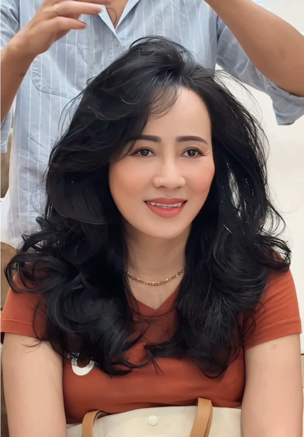 Uốn bồng cho sợi tóc to cứng duỗi nhiều lần #salonhoangwy55phanhuyich #Uốn_bồng_bềnh #uốncúplayer #uốntócđẹp #xuhuong 