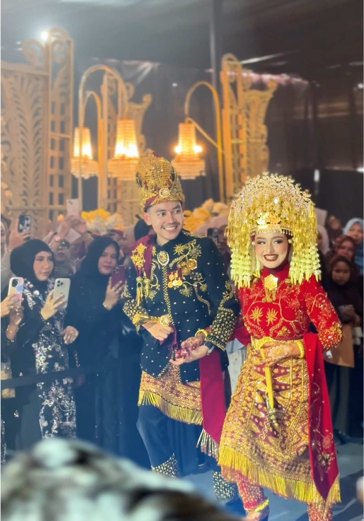 Sep Hayeu aju nah pesta si @Candra bacan @niaaarmdnii__ @Rehaaan🦄  #fyp #weddingviral #masukberanda #trendingvideo #trendingsong 