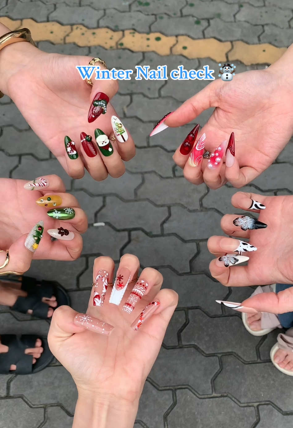 Has your group updated winter nails yet? 😉🫧 #bubblenailart #fyp #trending #nailtransition #foryourpage 