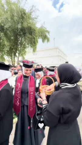 صديقاتي 🥹🤏🏻#fyppppppppppppppppppppppp #iraq #الشعب_الصيني_ماله_حل😂😂 #اصدقاء #تخرج 