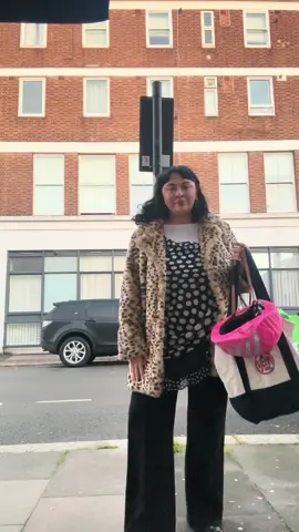 Stylish but safety conscious diva! Full outfit (but jacket) is @Vinted 🩵🫧🪿 #fyp #london #OOTD 