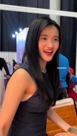 Erine on booth 48 Degrees #erinejkt48 #jkt48 