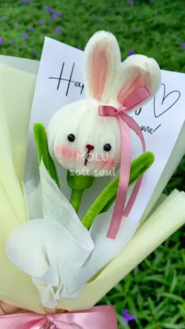 ช่อกระต่าย น่ารักๆ ค่ะ 🐰💐 #ดอกทิวลิป #ตุ๊กตากระต่าย #diyลวดกํามะหยี่ 