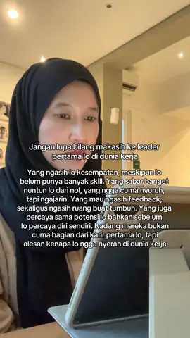 Kalau lo pernah punya sosok kayak gini, lo beruntung banget, dan semoga suatu hari nanti, lo bisa jadi “leader pertama” yang baik buat orang lain juga Mangat guys #genz #leader #worklife #kantoran #karyawan 