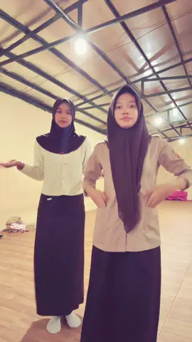 DELSOON AHAHAHAHHAA gerakan setengah…