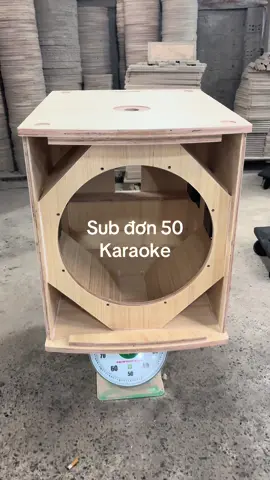 Sub đơn 50 cho karaoke cho gia đình, ván ép tiêu chuẩn 18mm. Kích thước 64.53.70. Giá tốt cho ae đam mê âm thanh.#xuongloagiapham #vothungloa #loakeo #amthanhsankhau #loasankhau 